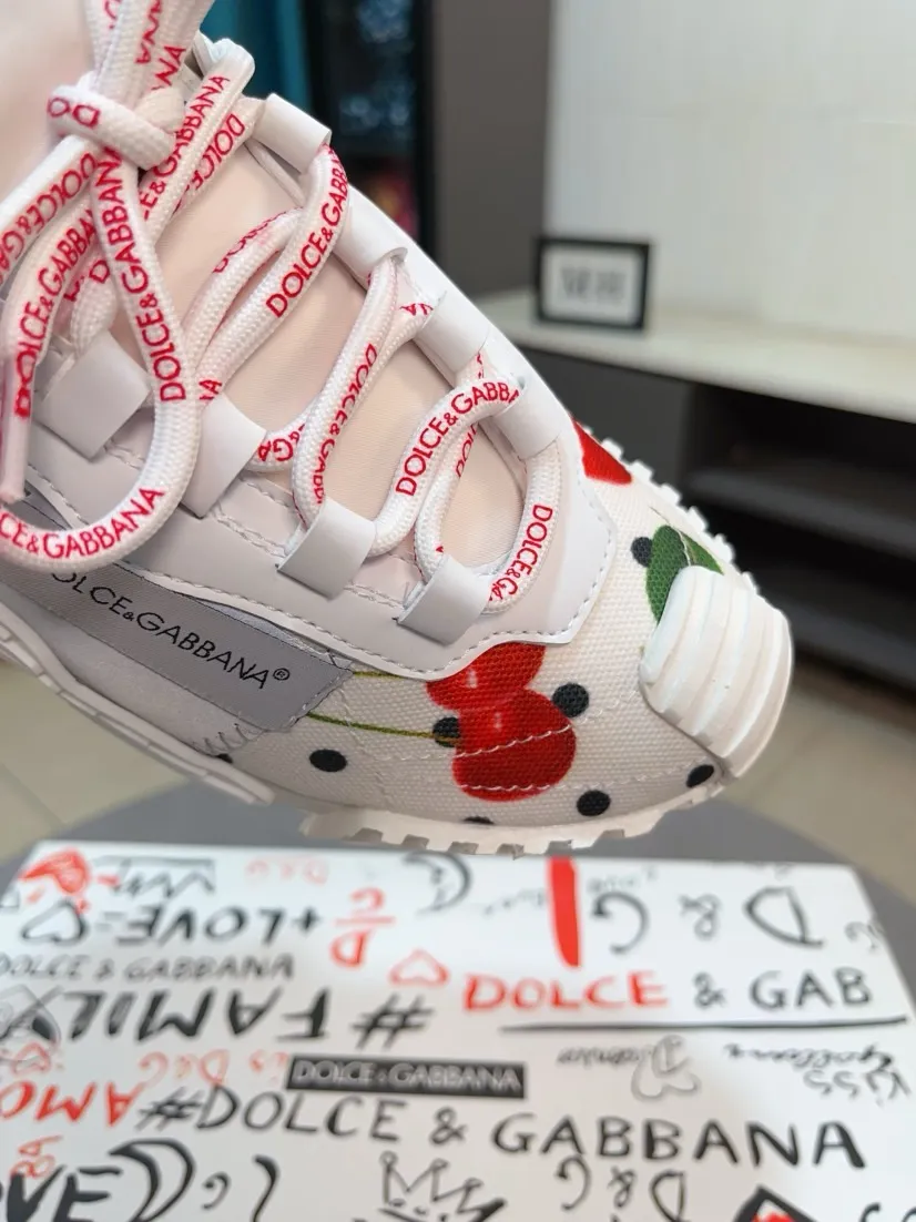 Men's men's shoes💰440🌹🌹New Dolce & Gabbana/DG heavy industry series, new casual fashion shoes👟Simple and elegant style, fashionable and exclusive👑Fashionable and generous. Original breathable cotton + hand-painted craftsmanship, comfortable breathable lining. Exquisite luxury, super A level! Compared with the genuine product at the counter, the version is no worse at all💕Size: 35-46
